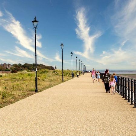 A Charming, Spacious 2 Bedroom Apartment In Lytham Lytham St Annes Exterior foto