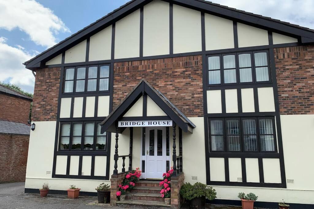 A Charming, Spacious 2 Bedroom Apartment In Lytham Lytham St Annes Exterior foto